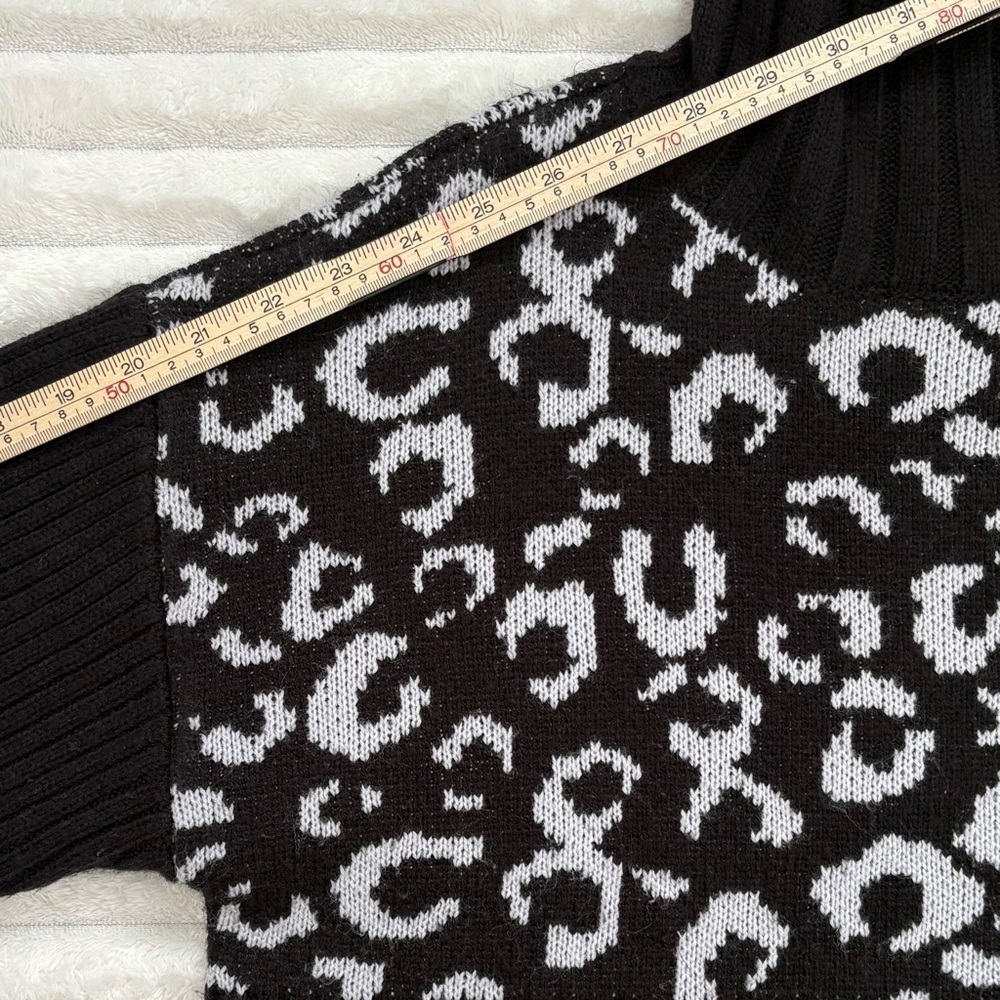 NINE WEST Cheetah Print Cowl Neck Pullover Sweater Black and White Medium - Picture 9 of 9